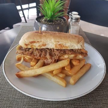 Pull Beef Roll & Chips (US Style)